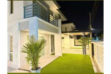 Selling a 2-storey single house with a private pool