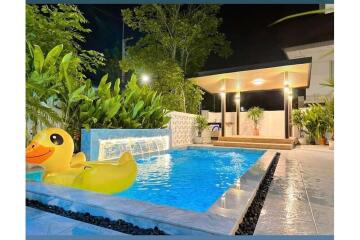 Selling a 2-storey single house with a private pool