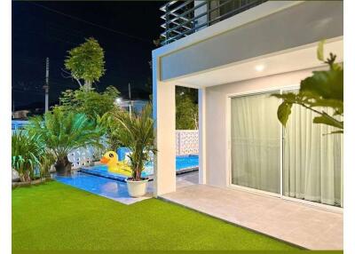 Selling a 2-storey single house with a private pool