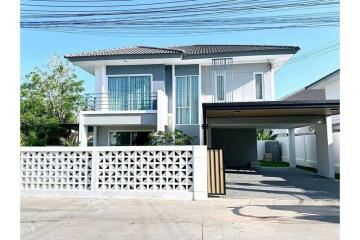 Selling a 2-storey single house with a private pool