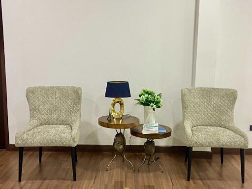 Two chairs with a side table in a living room