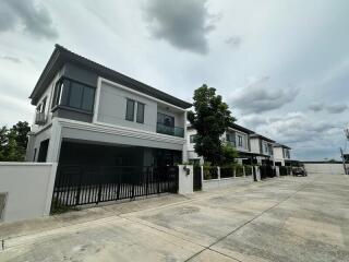 For Sale Bangkok Single House Grand Britania Wongwaen - Ramintra Kanchanaphisek Khlong Sam Wa