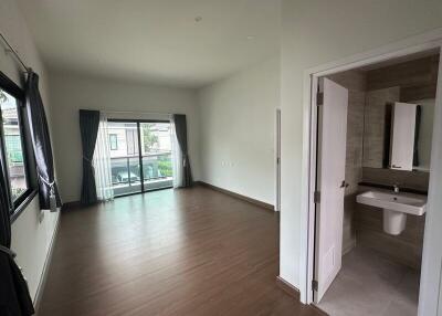 For Sale Bangkok Single House Grand Britania Wongwaen - Ramintra Kanchanaphisek Khlong Sam Wa