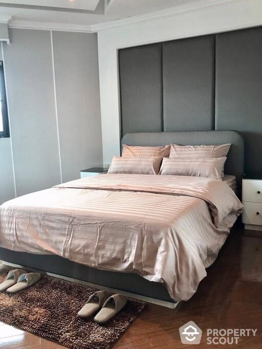 2-BR Condo at Sathorn Gardens near MRT Si Lom