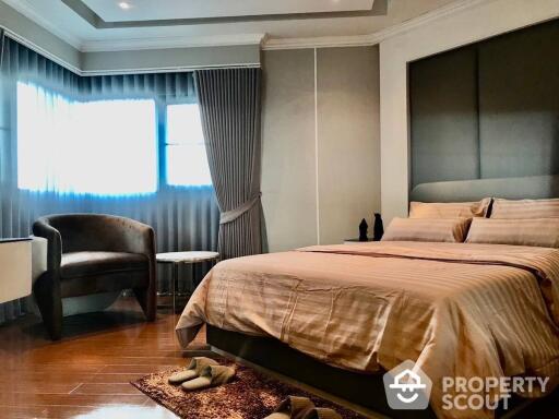 2-BR Condo at Sathorn Gardens near MRT Si Lom