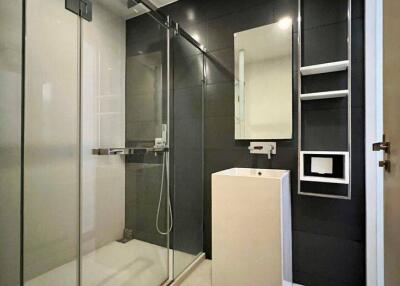 2-BR Condo at The Room Bts Wongwianyai near BTS Wongwian Yai