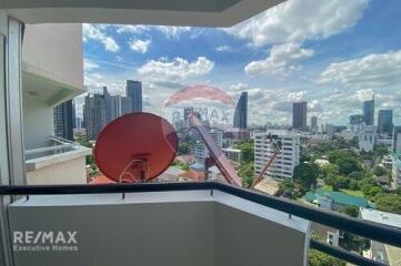 Modern 2 Bed Condo for Rent near BTS Thonglor and BTS Phrom Phong with Waterford Views