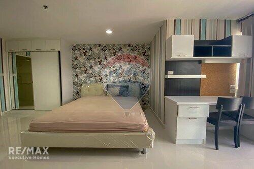 Modern 2 Bed Condo for Rent near BTS Thonglor and BTS Phrom Phong with Waterford Views