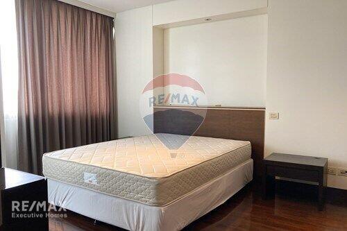 Spacious 3 Bedroom Condo for Rent near BTS Chitlom, Sukhumvit Area