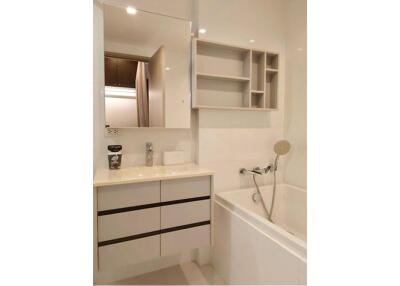 Modern Condo with Easy Access to BTS Thong Lo - Rent Now!