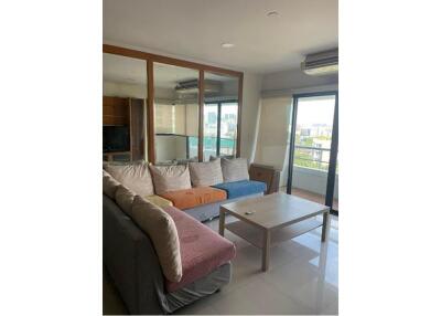 Modern Condo in Sathorn with Easy Access to MRT Si Lom (13 mins walk)