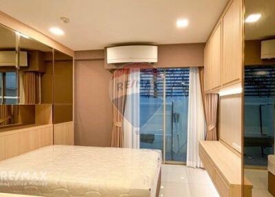 Modern 3-Bedroom Condo, Furnished, Close to Ekamai BTS, 6 Mins Walk to Phra Khanong Station