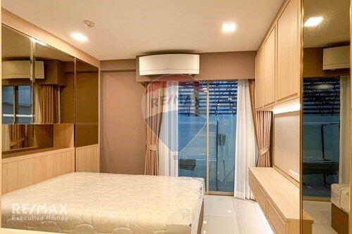 Modern 3-Bedroom Condo, Furnished, Close to Ekamai BTS, 6 Mins Walk to Phra Khanong Station