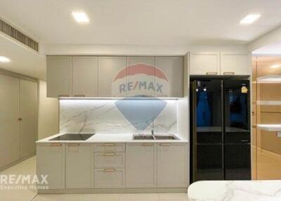 Modern 3-Bedroom Condo, Furnished, Close to Ekamai BTS, 6 Mins Walk to Phra Khanong Station