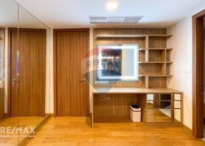 Modern 3-Bedroom Condo, Furnished, Close to Ekamai BTS, 6 Mins Walk to Phra Khanong Station