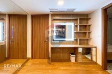 Modern 3-Bedroom Condo, Furnished, Close to Ekamai BTS, 6 Mins Walk to Phra Khanong Station