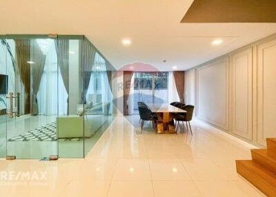 Modern 3-Bedroom Condo, Furnished, Close to Ekamai BTS, 6 Mins Walk to Phra Khanong Station