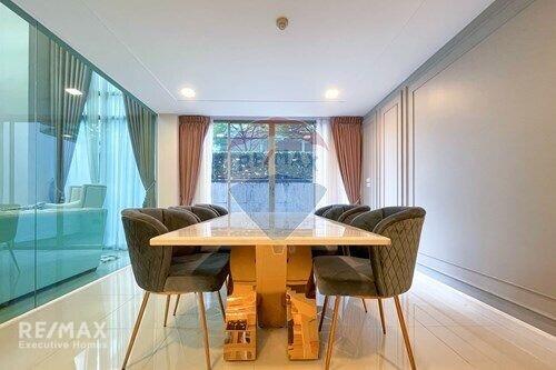 Modern 3-Bedroom Condo, Furnished, Close to Ekamai BTS, 6 Mins Walk to Phra Khanong Station