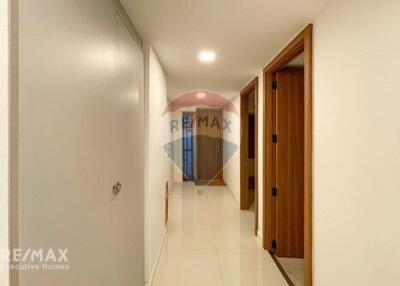 Modern 3-Bedroom Condo, Furnished, Close to Ekamai BTS, 6 Mins Walk to Phra Khanong Station