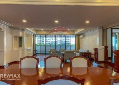 Luxurious 3BR Condo with Pool, Parking, and Pet-Friendly Amenities in Central BKK