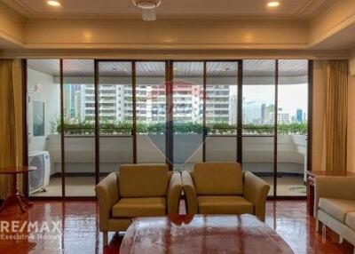 Luxurious 3BR Condo with Pool, Parking, and Pet-Friendly Amenities in Central BKK