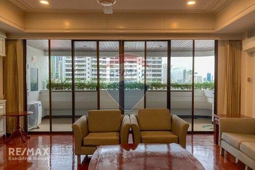 Luxurious 3BR Condo with Pool, Parking, and Pet-Friendly Amenities in Central BKK