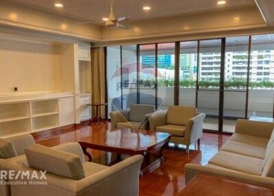 Luxurious 3BR Condo with Pool, Parking, and Pet-Friendly Amenities in Central BKK