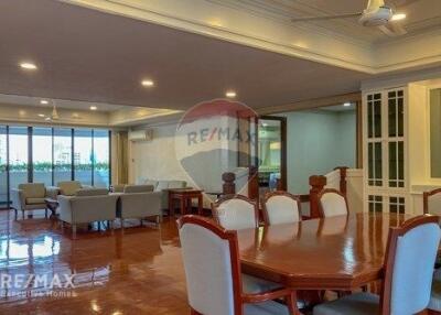 Luxurious 3BR Condo with Pool, Parking, and Pet-Friendly Amenities in Central BKK