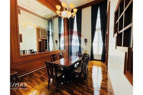 Spacious 4BR Townhouse for Rent in Baan Klang Krung Thonglor