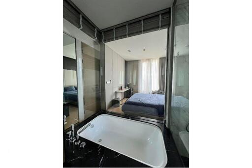 Luxurious 1BR Condo with Easy Access to BTS Sala Daeng (11 mins walk) in Bangkok