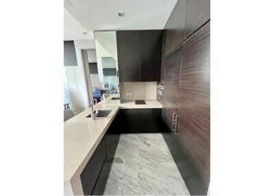 Luxurious 1BR Condo with Easy Access to BTS Sala Daeng (11 mins walk) in Bangkok