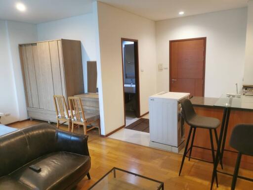 Living area with kitchen and washing machine