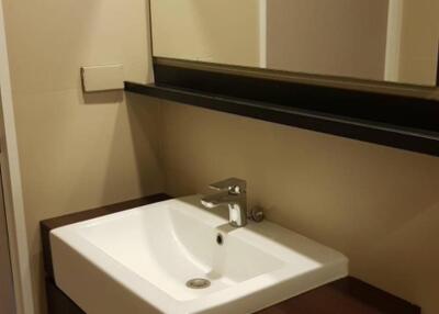 Modern bathroom with wall-mounted sink and large mirror