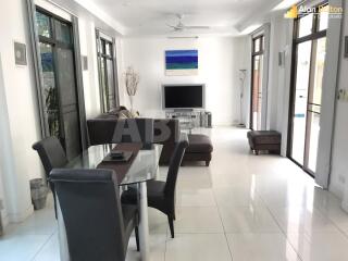 Stunning Pool Villa in Jomtien For Rent