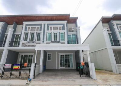 3 Bedroom Townhouse : Golden Town Ruam Chok