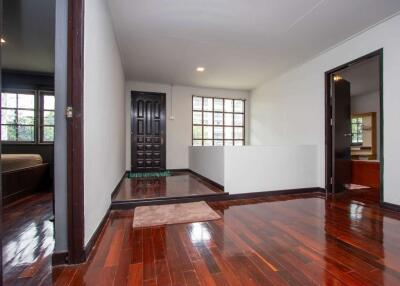 4 Bedroom House Near CMU and Nimman Area