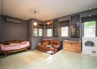 4 Bedroom House Near CMU and Nimman Area