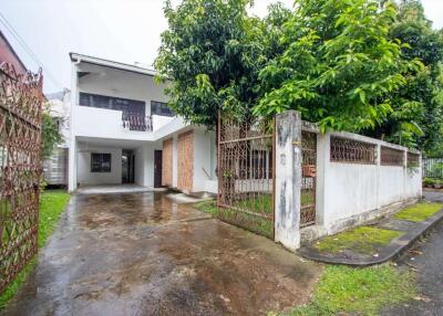 4 Bedroom House Near CMU and Nimman Area