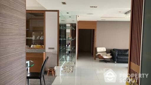 4-BR Apt. near BTS Saphan Taksin