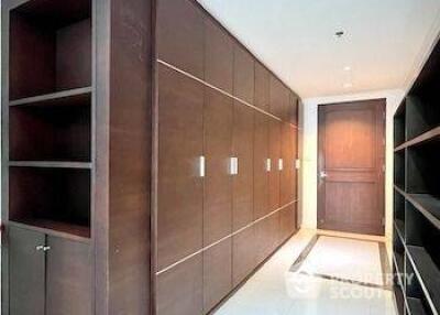 2-BR Condo at The Oleander near BTS Nana