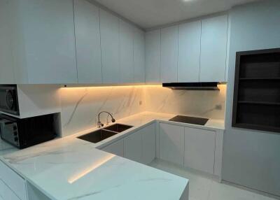 2-BR Condo at Keyne By Sansiri near BTS Thong Lor