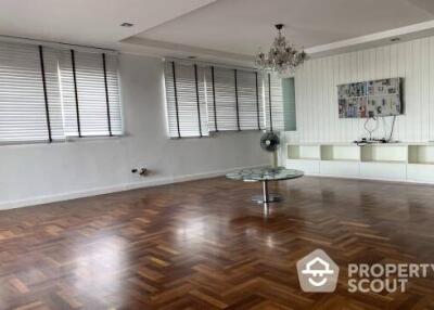 2-BR Condo at Green Peace Mansion near MRT Kamphaeng Phet