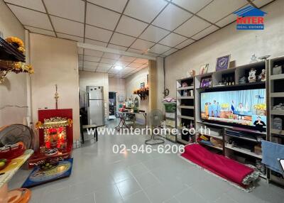 Living room with television and shelves