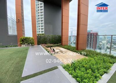 High-rise building with a rooftop garden