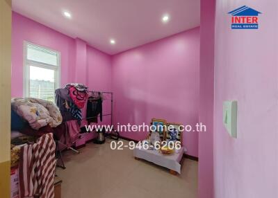 Small bedroom with pink walls