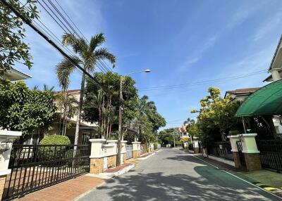 Street view of residential neighborhood with clear sky