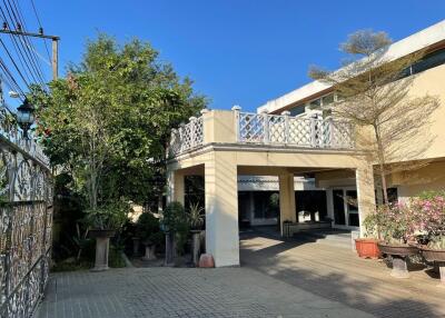 Exterior view of a property with a courtyard