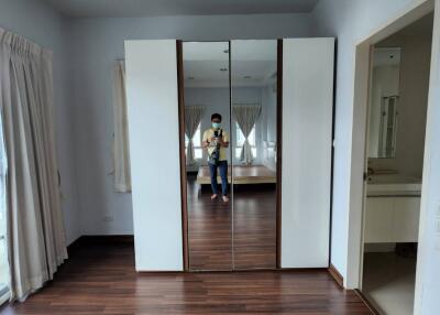 Bedroom with mirrored wardrobe