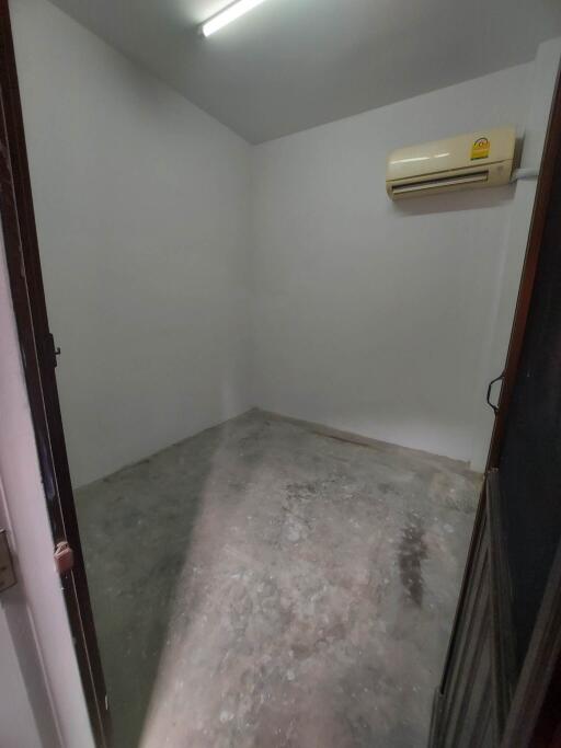 empty unfurnished bedroom with air conditioner