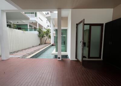 Covered patio with pool